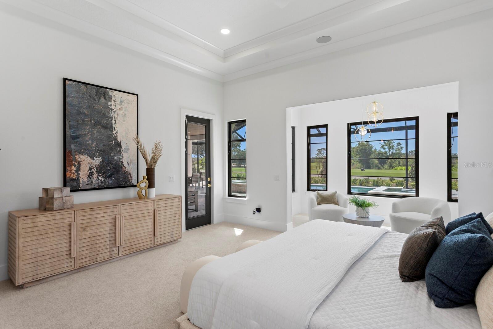 FOUNDERS CLUB - Residential