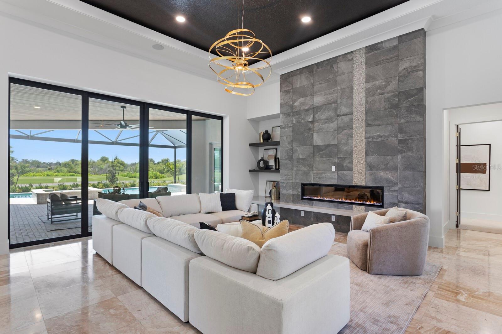 FOUNDERS CLUB - Residential