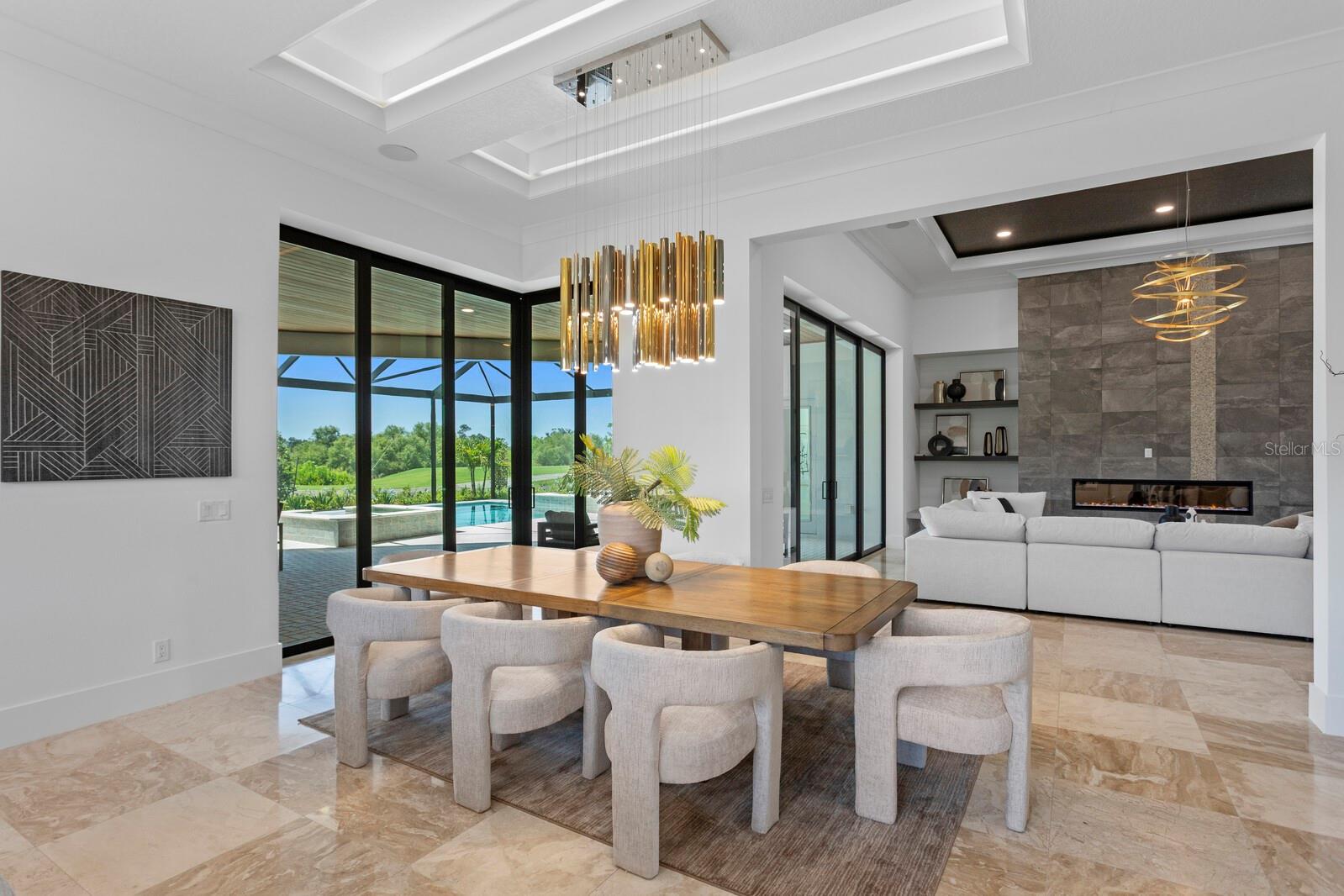 FOUNDERS CLUB - Residential