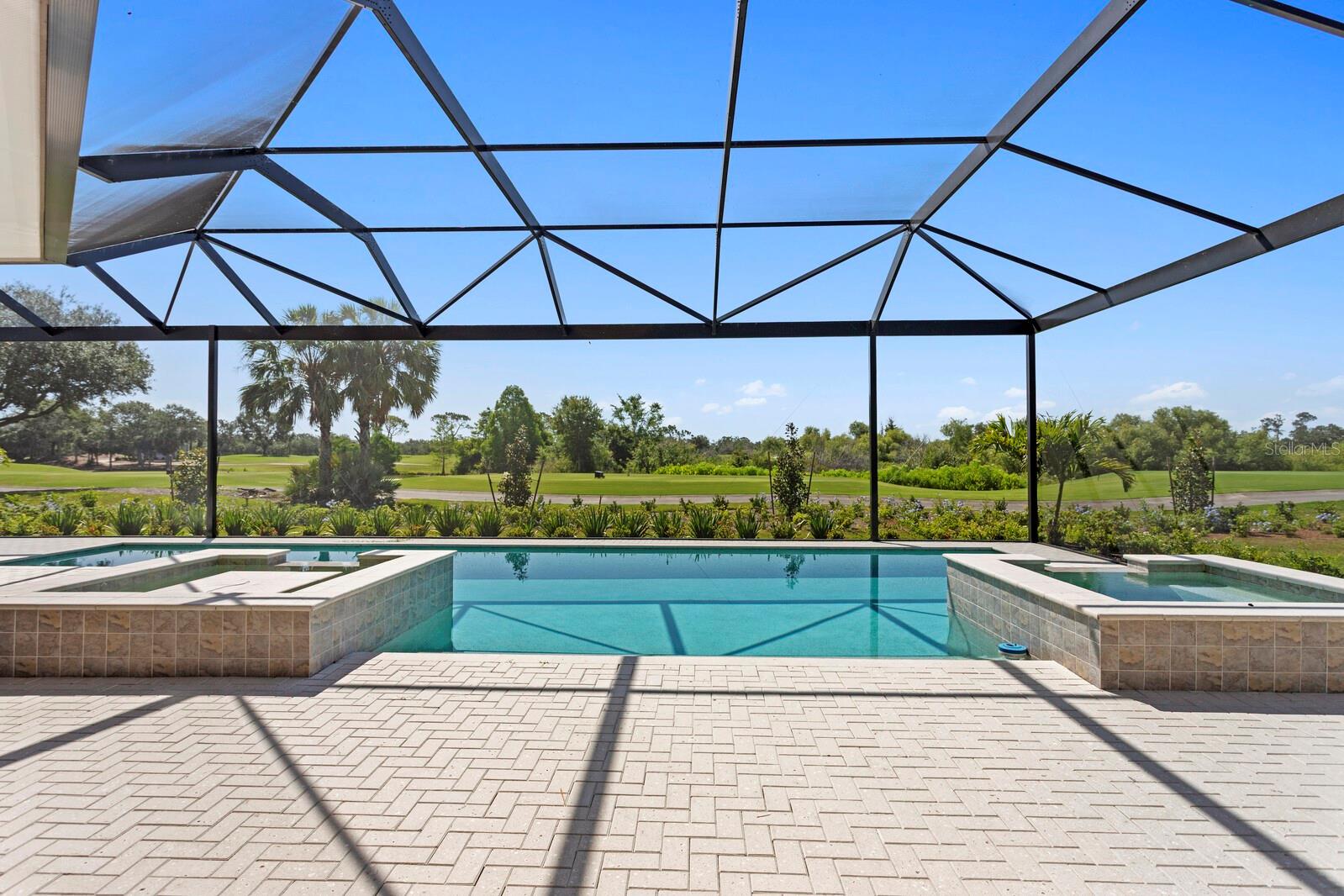 FOUNDERS CLUB - Residential