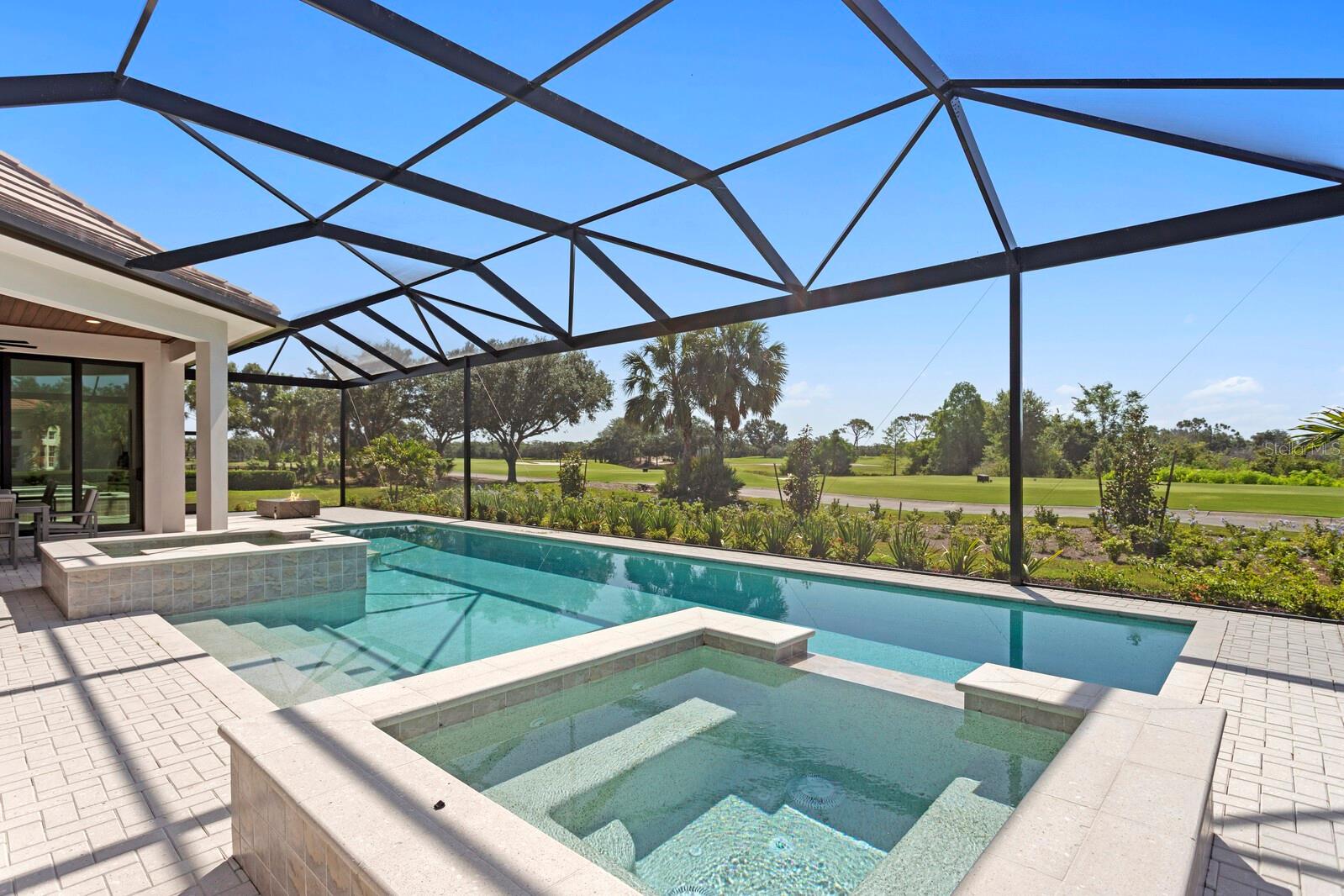 FOUNDERS CLUB - Residential