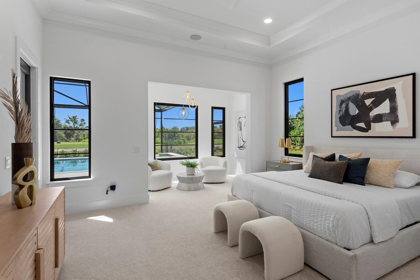 FOUNDERS CLUB - Residential