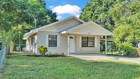 A home in WINTER HAVEN