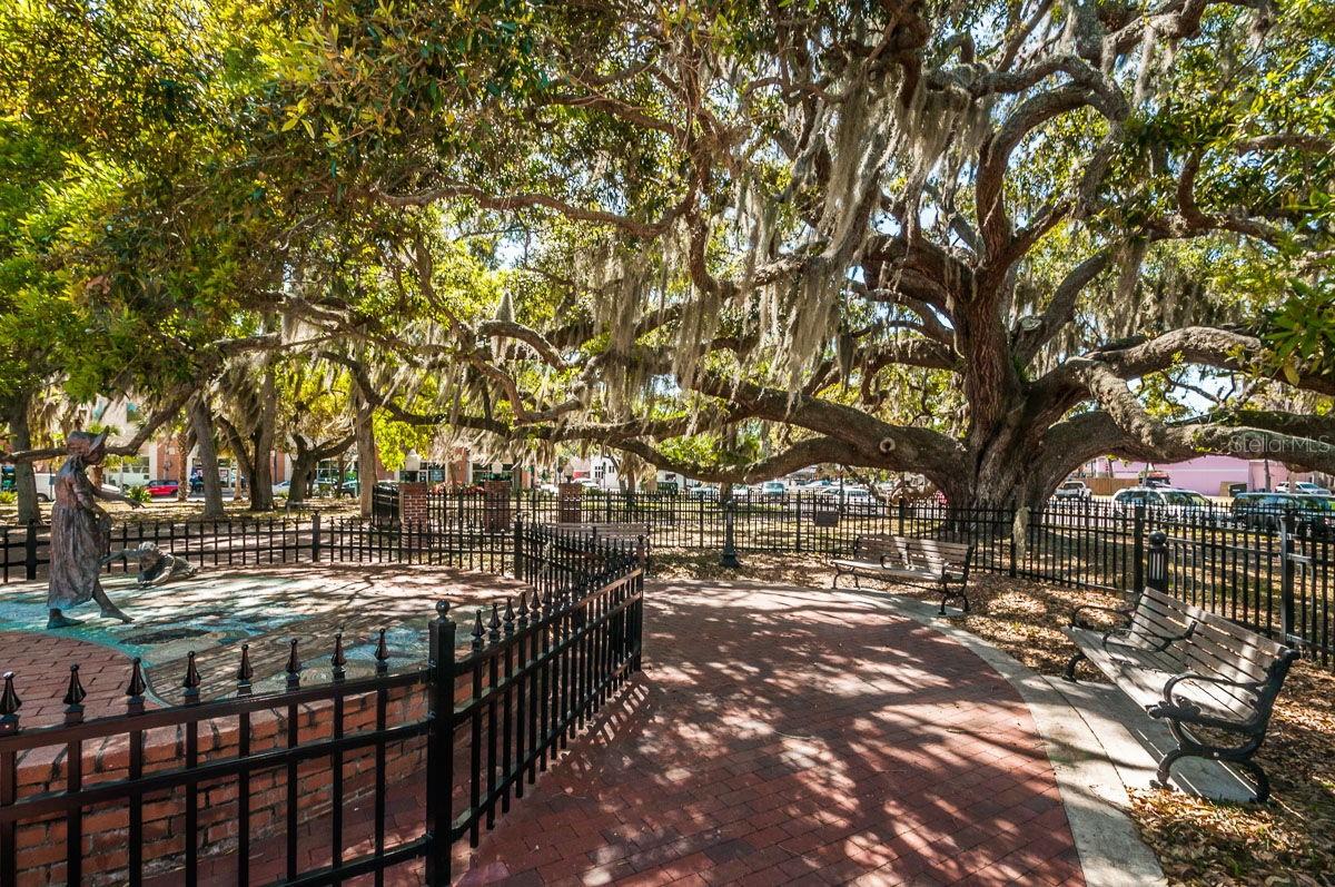 HARBOR HILL PARK - Residential