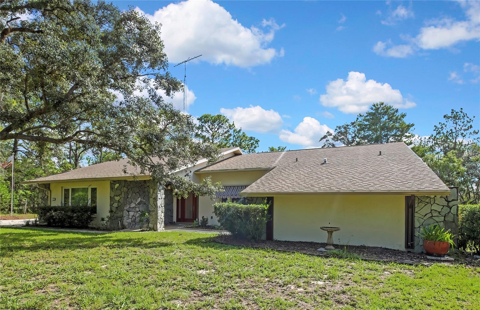 12 MAYFLOWER COURT E