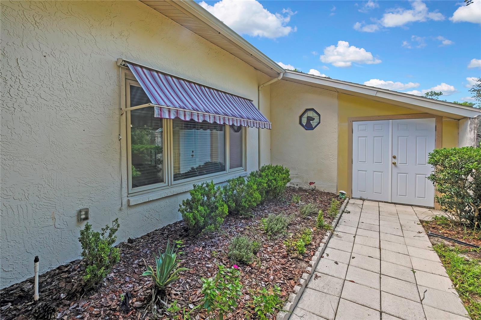 12 MAYFLOWER COURT E