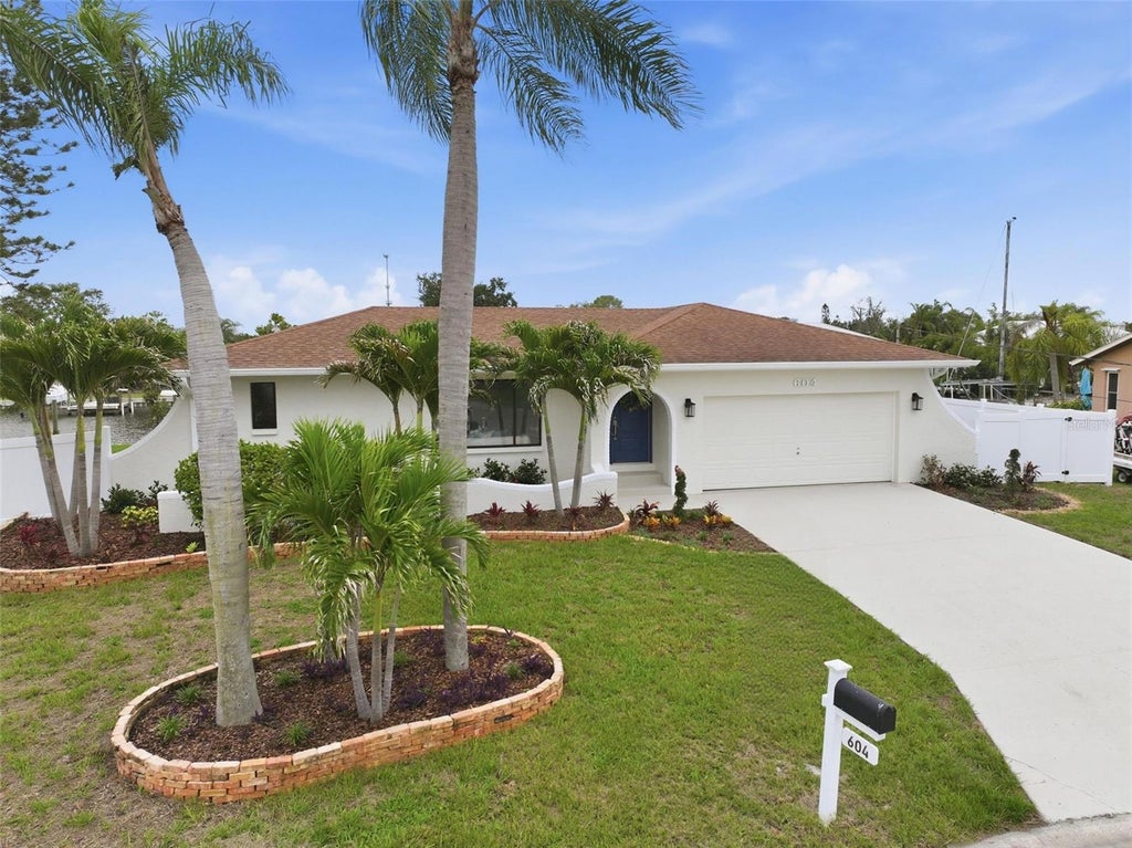 Photo of 604 Kingston Court, Apollo Beach, FL 33572 (MLS # TB8512482)