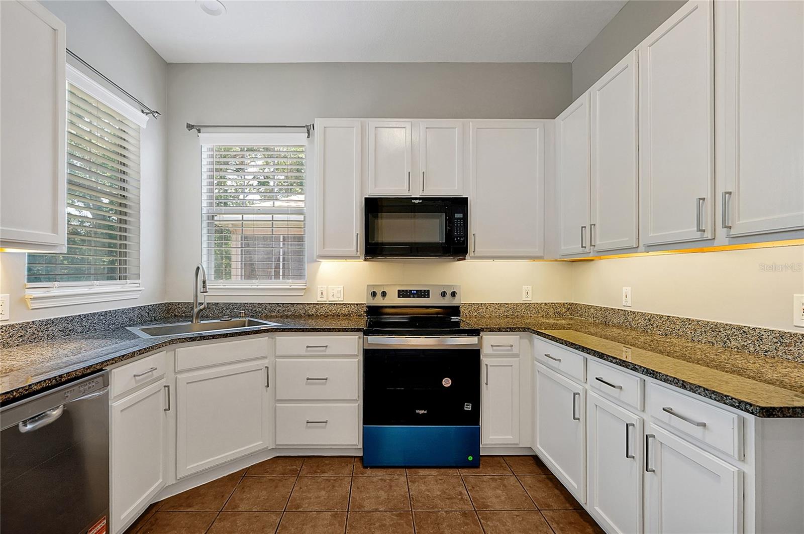 PHILLIPS BAY CONDO PH 02 OR 5723/2465 - Residential