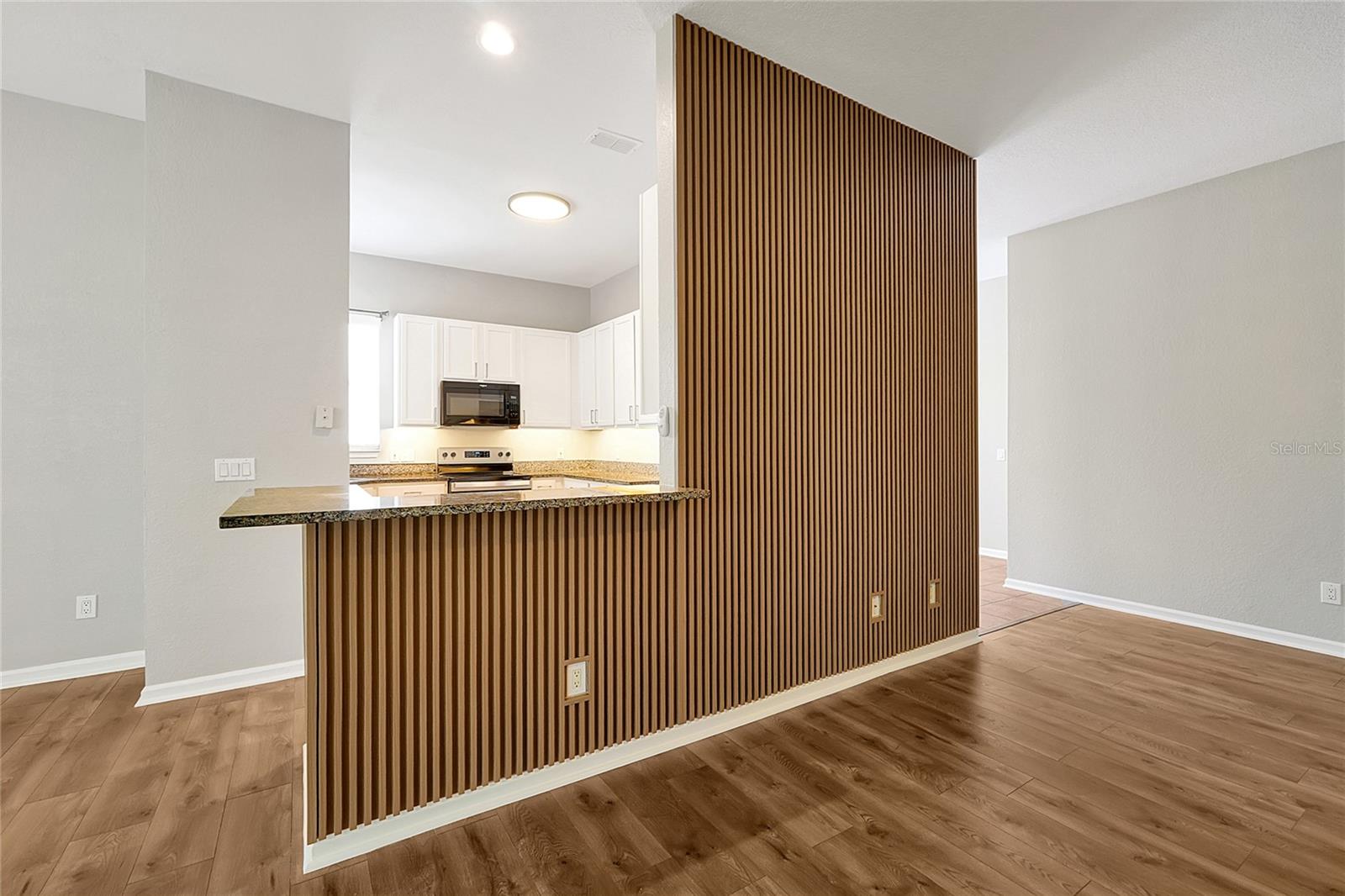 PHILLIPS BAY CONDO PH 02 OR 5723/2465 - Residential