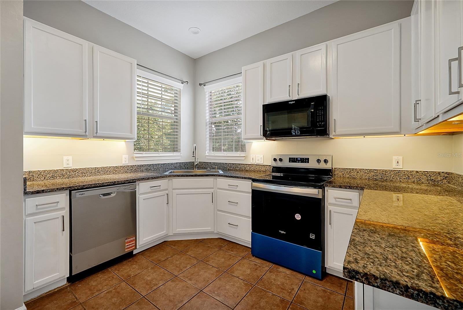 PHILLIPS BAY CONDO PH 02 OR 5723/2465 - Residential