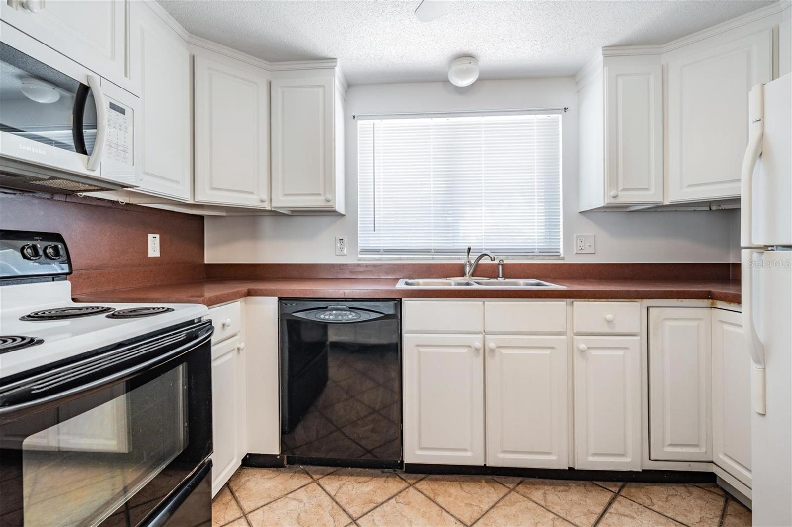 JASMINE LAKES - Residential