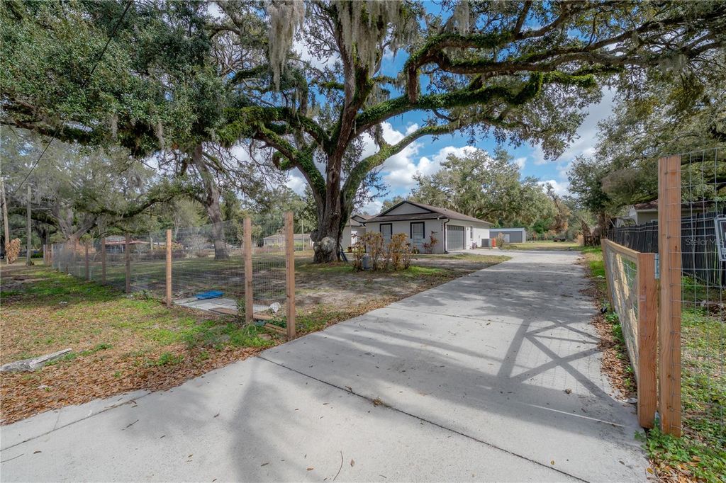 Photo of 10409 Leland Hawes Road, Thonotosassa, FL 33592 (MLS # TB8478968)