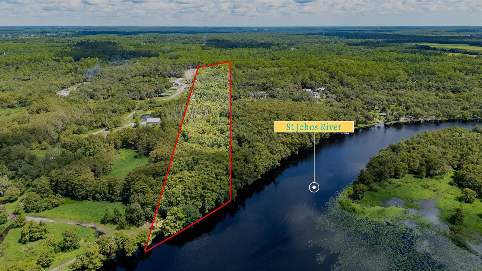 Ready to build your dream home on the St. Johns River? Here’s your opportunity to live in the River Oaks community of Osteen and have direct access to one of the longest rivers in the South. The community offers a private boat ramp and a pavilion for your gatherings. The road to the lot is paved and it's on a dead-end street which makes it easy for construction.