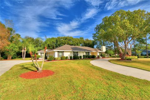 A home in WINTER HAVEN