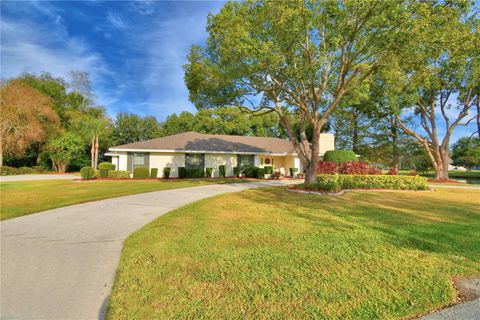 A home in WINTER HAVEN