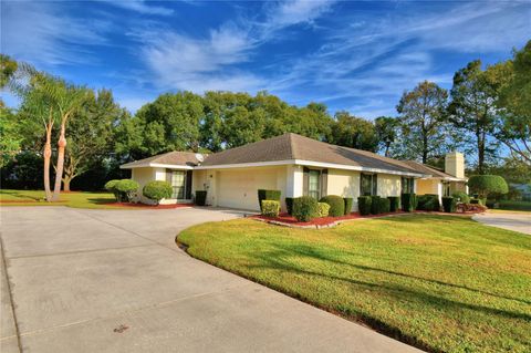 A home in WINTER HAVEN