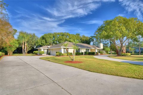 A home in WINTER HAVEN