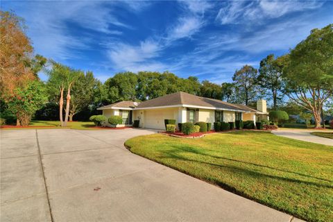 A home in WINTER HAVEN