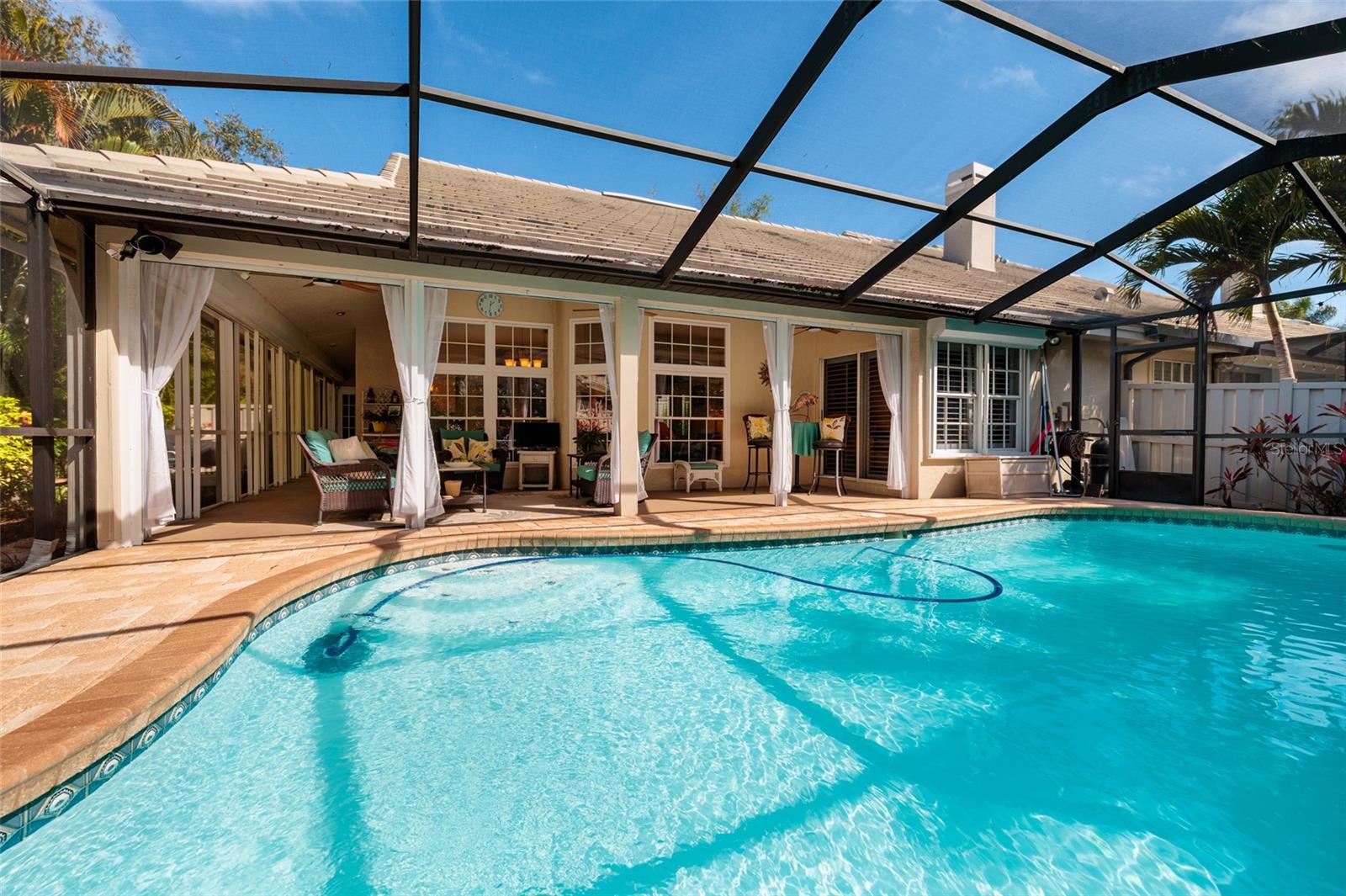 380 FAN PALM COURT NE