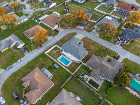 A home in LAKELAND