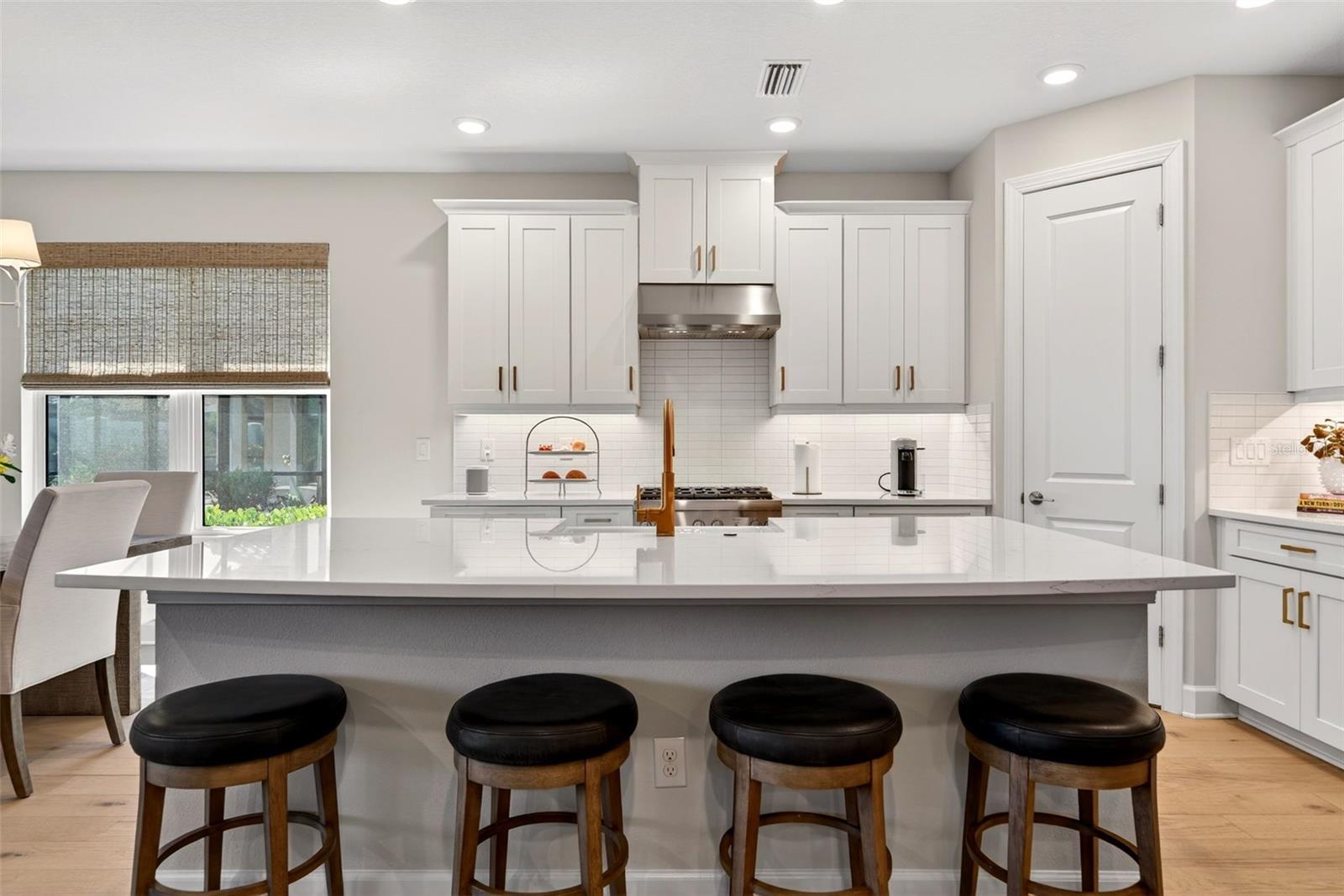 AZARIO ESPLANADE PH IV - Residential