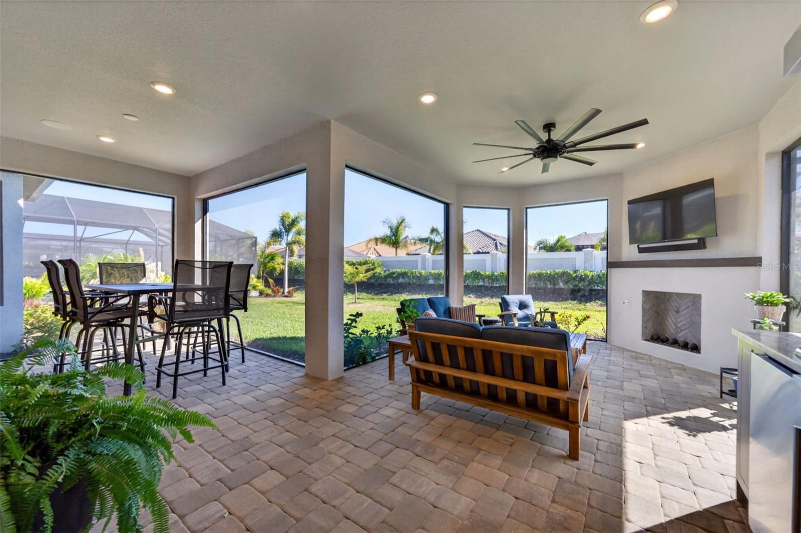 AZARIO ESPLANADE PH IV - Residential