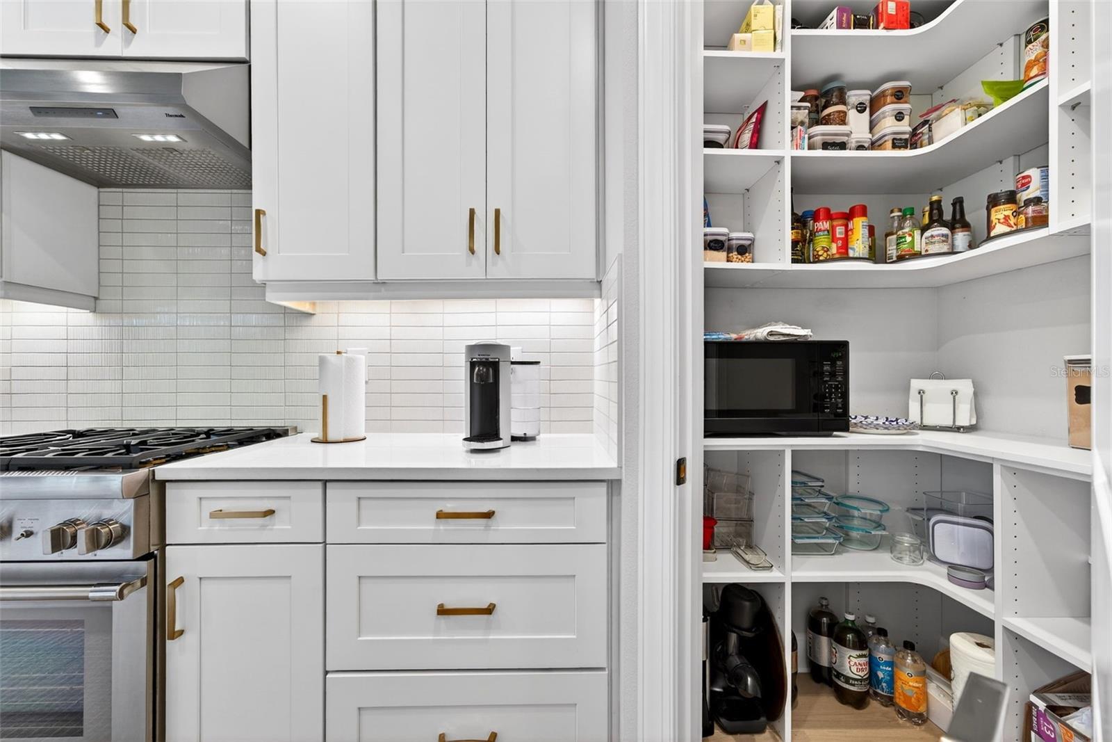 AZARIO ESPLANADE PH IV - Residential