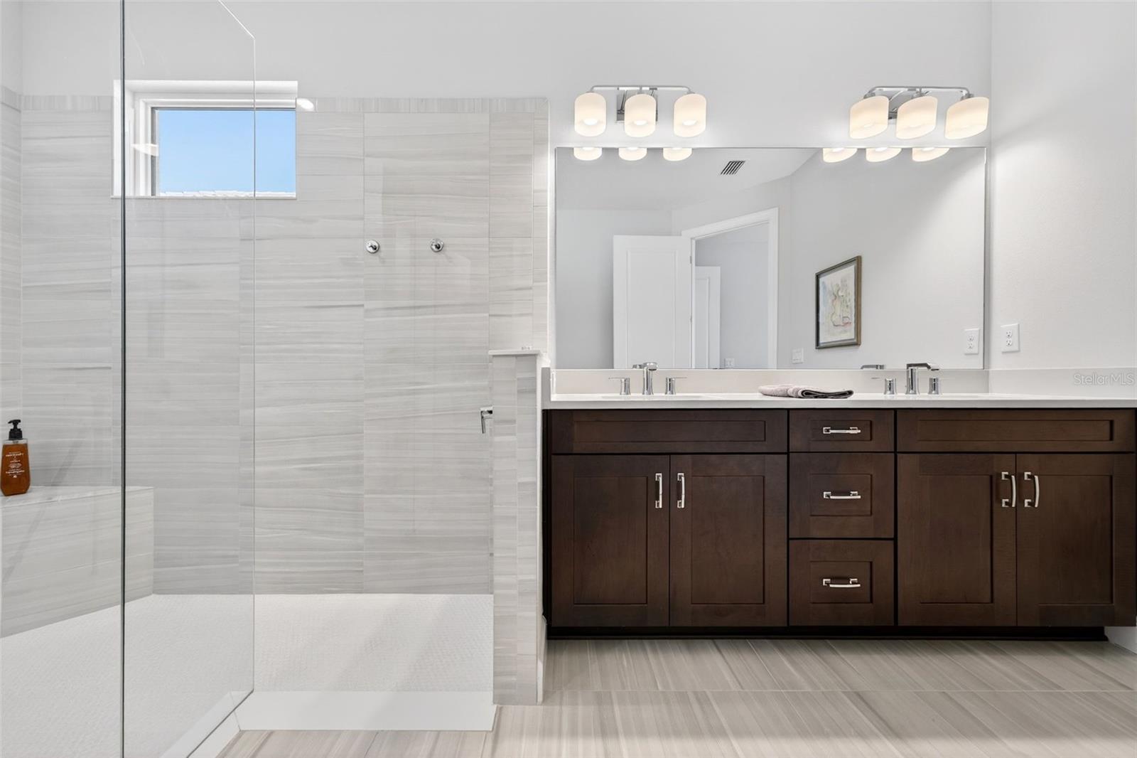 AZARIO ESPLANADE PH IV - Residential