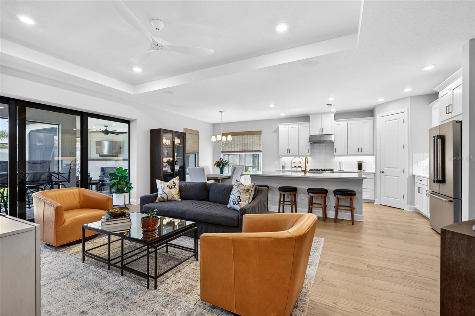 AZARIO ESPLANADE PH IV - Residential