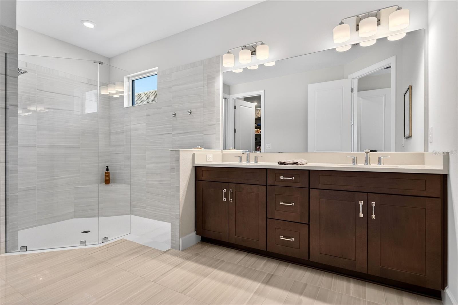 AZARIO ESPLANADE PH IV - Residential