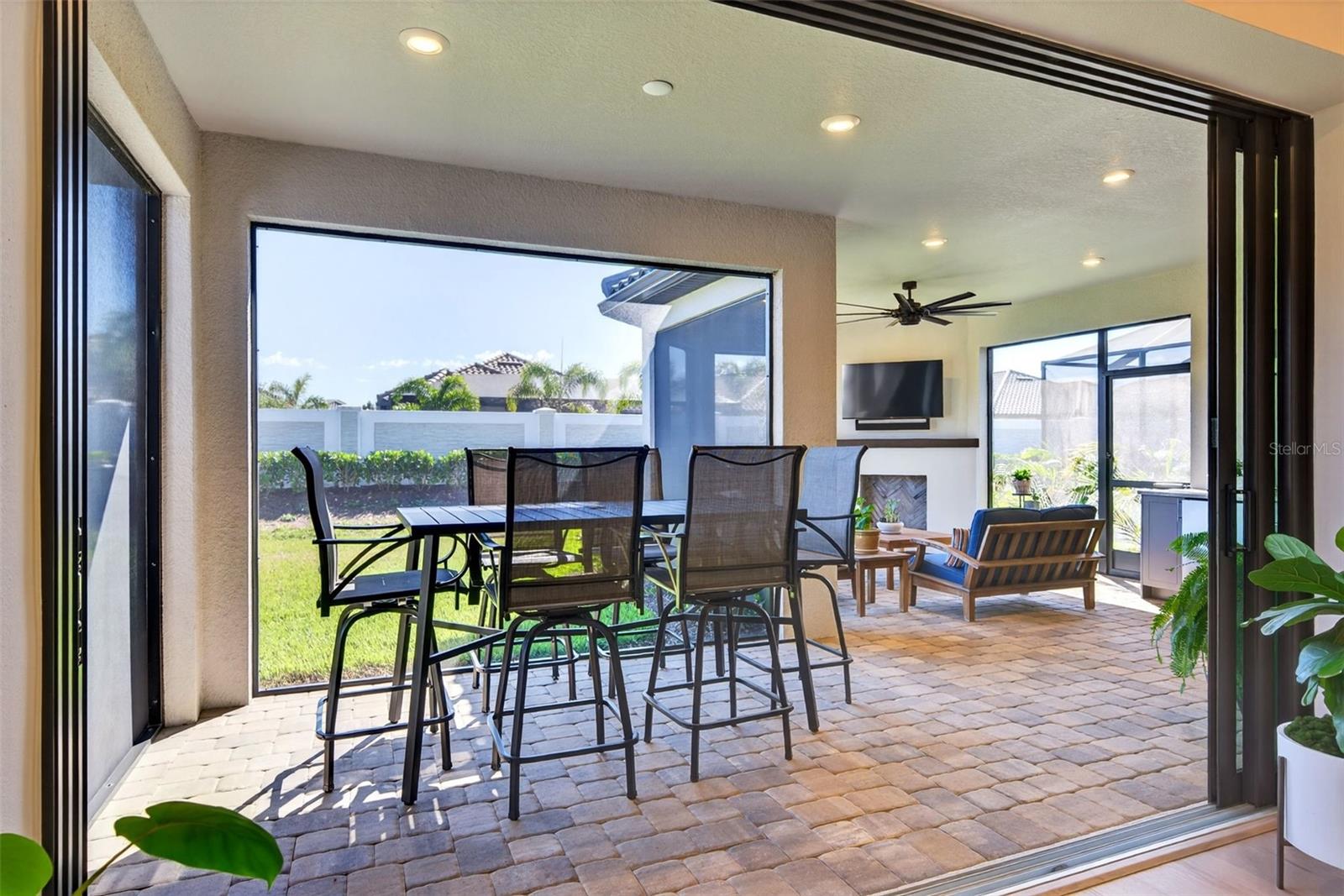 AZARIO ESPLANADE PH IV - Residential