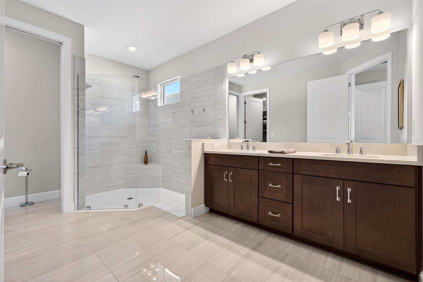 AZARIO ESPLANADE PH IV - Residential