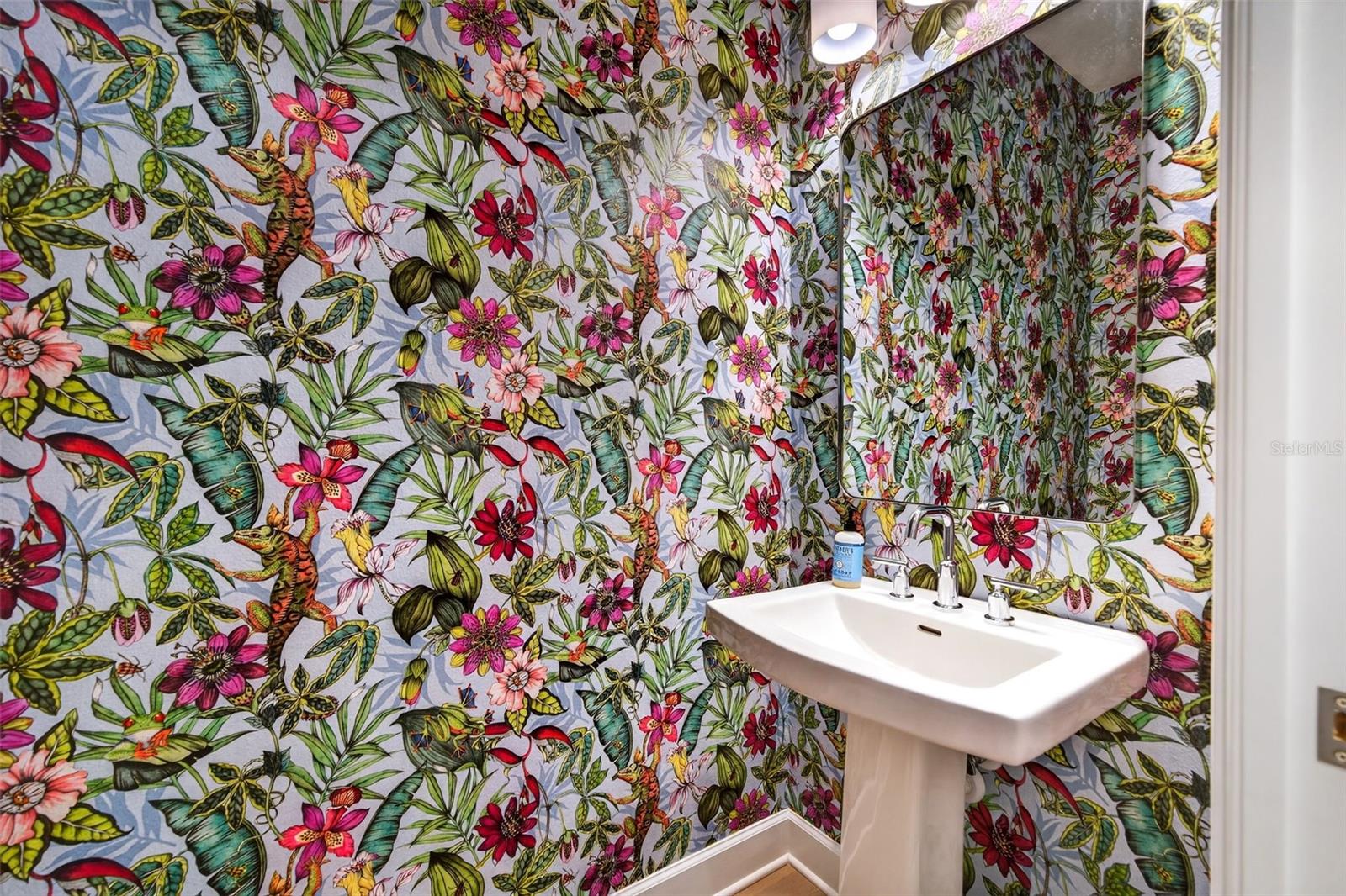 AZARIO ESPLANADE PH IV - Residential