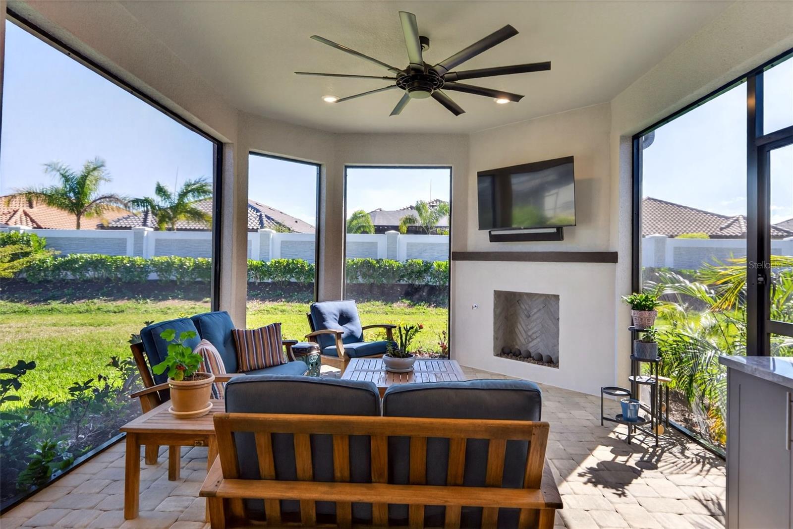 AZARIO ESPLANADE PH IV - Residential