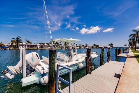 A home in LONGBOAT KEY