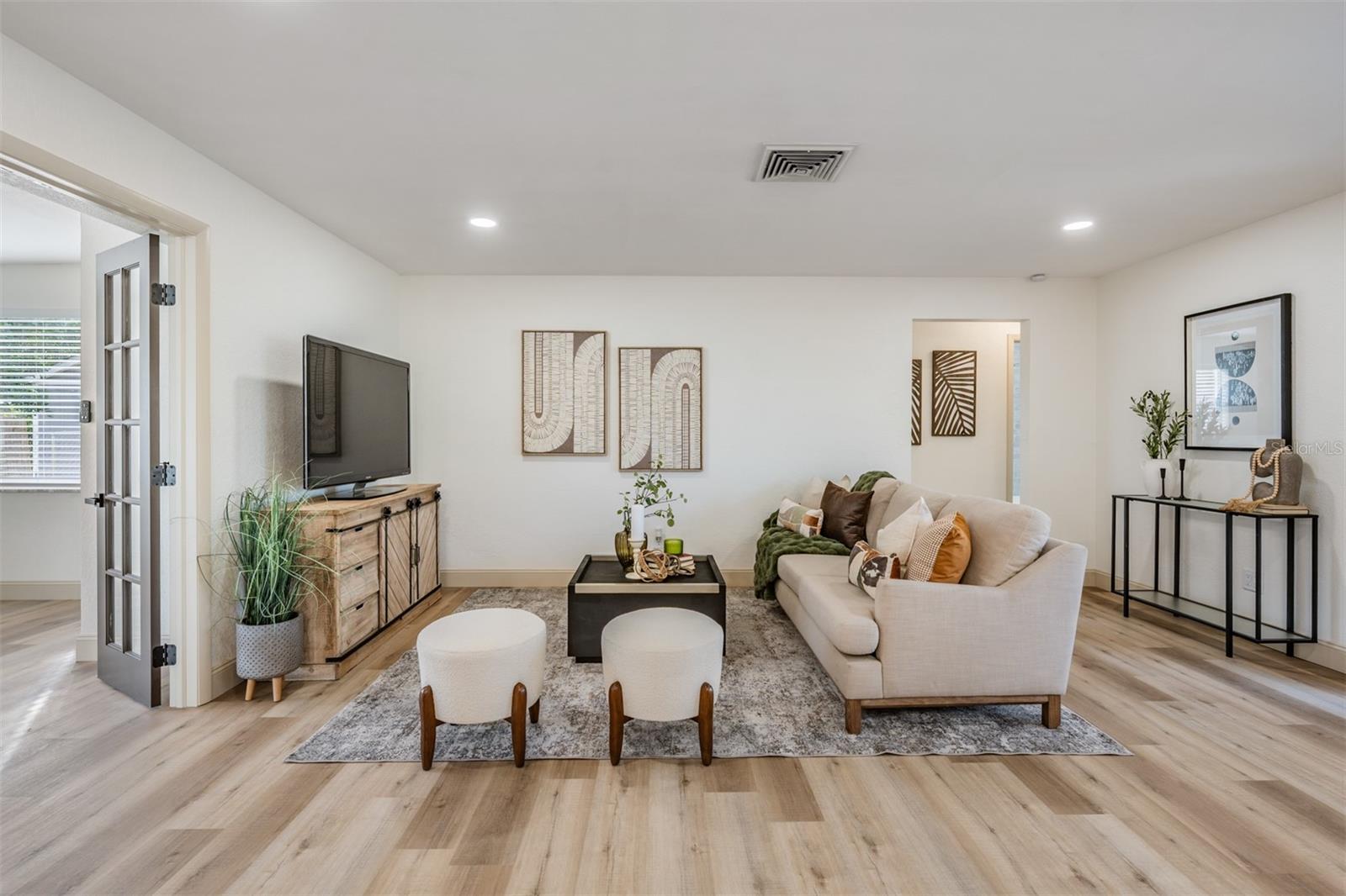 TROPIC HILLS - Residential