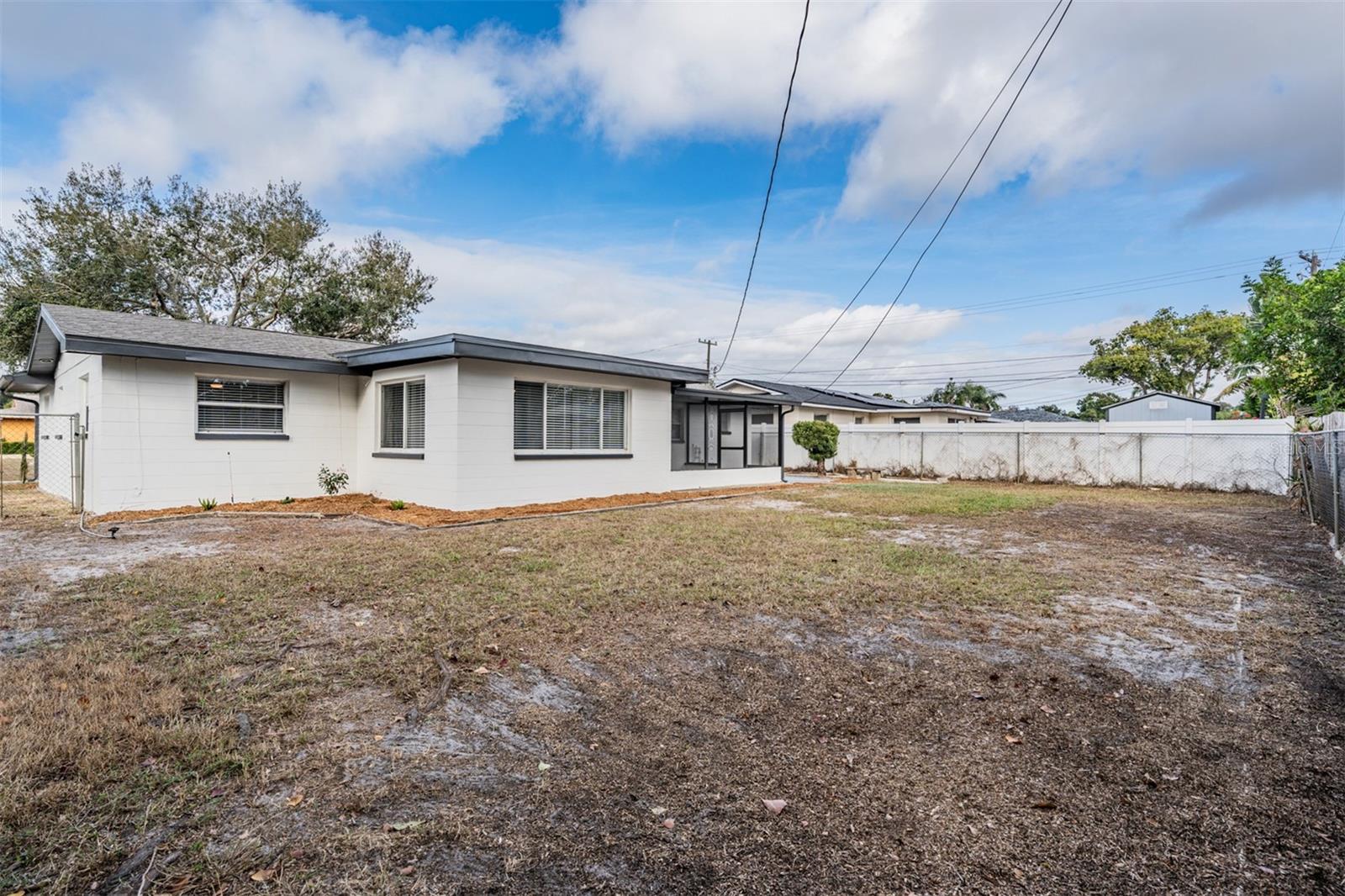 TROPIC HILLS - Residential