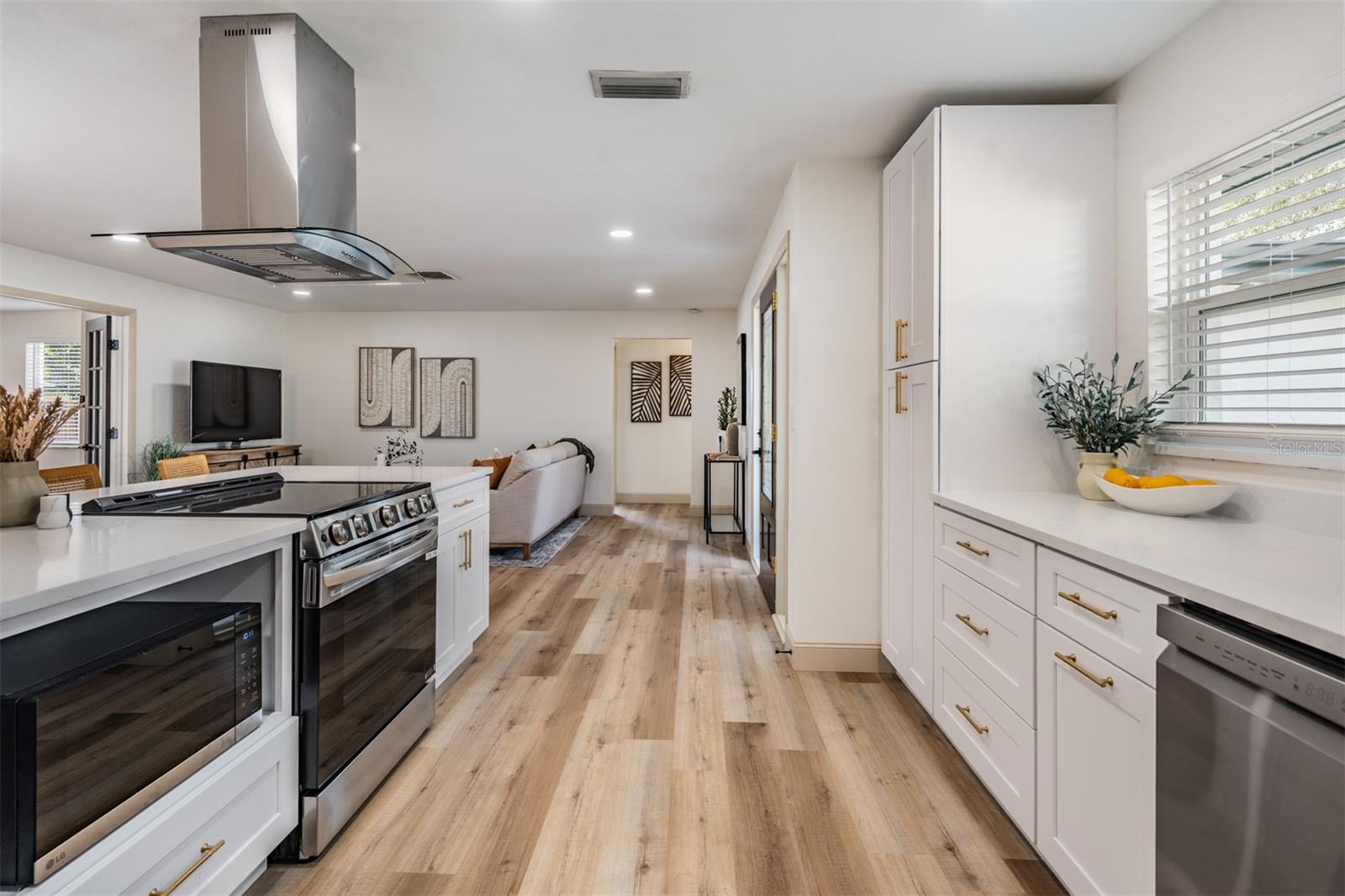 TROPIC HILLS - Residential