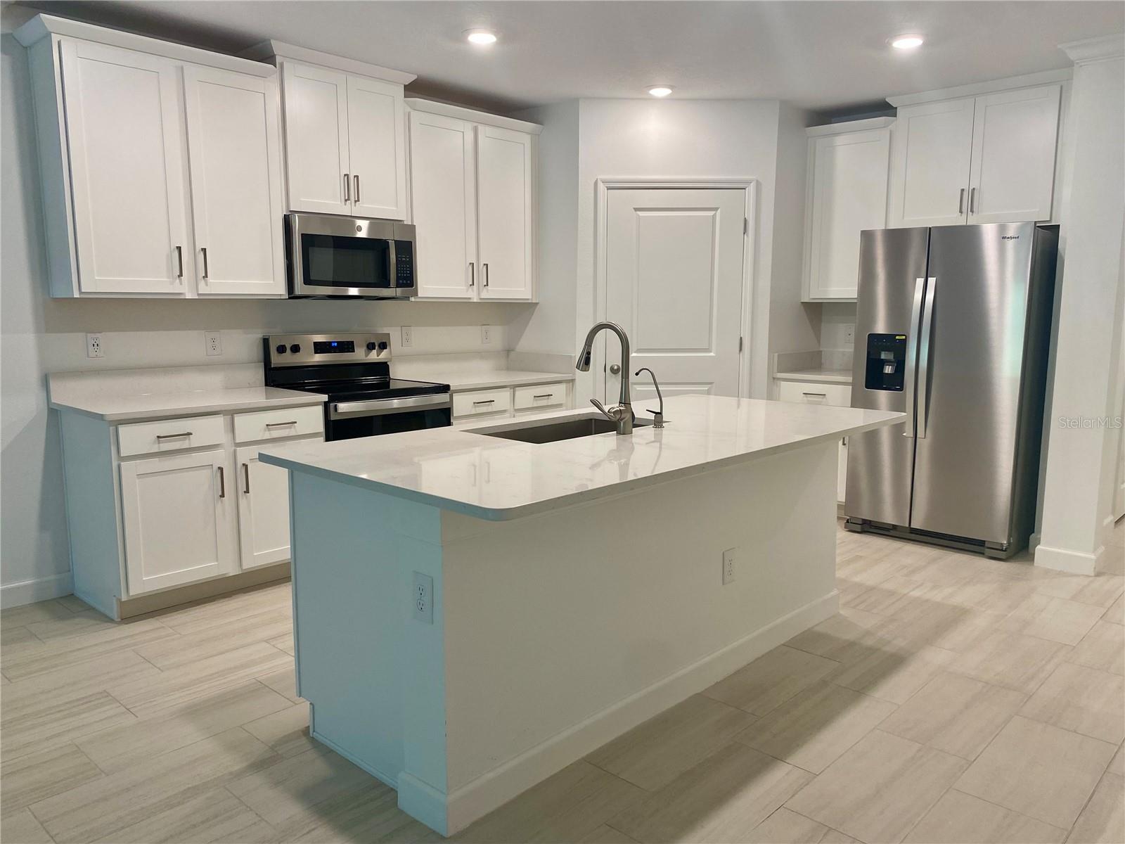 ANGELINE PHASES 1A 1B 1C & 1D PB 87 PG 072 LOT 193 - Residential