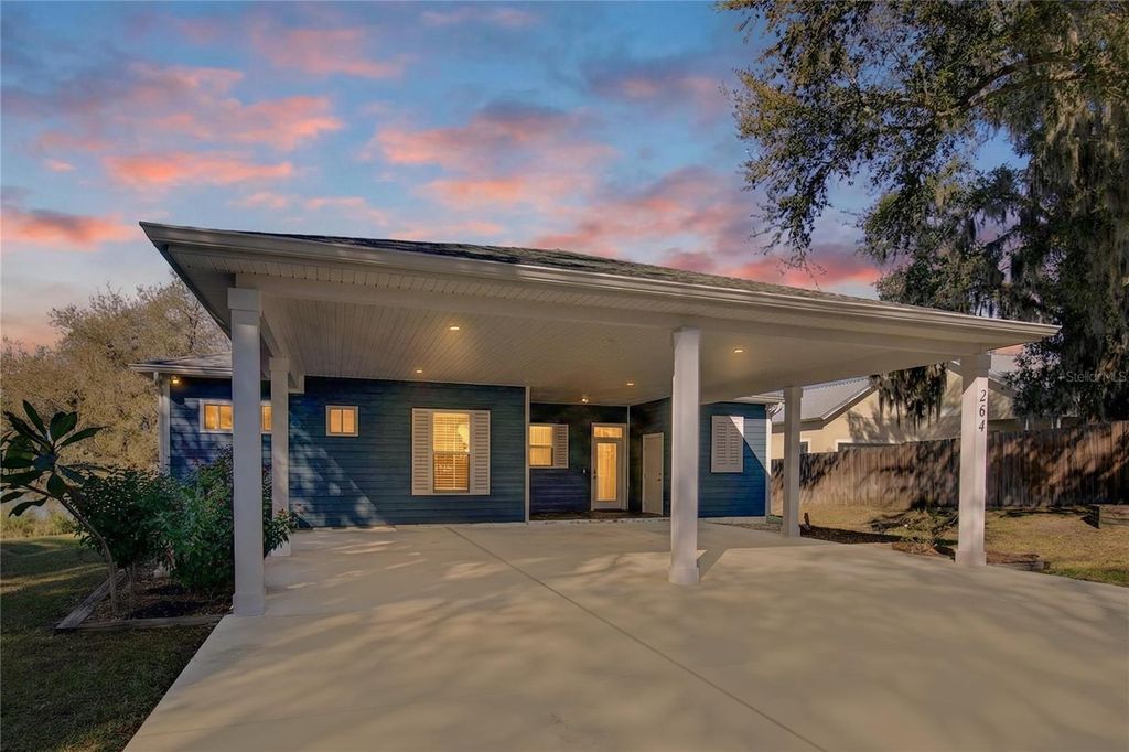 Photo of 264 S Central Avenue, Umatilla, FL 32784 (MLS # G5111097)