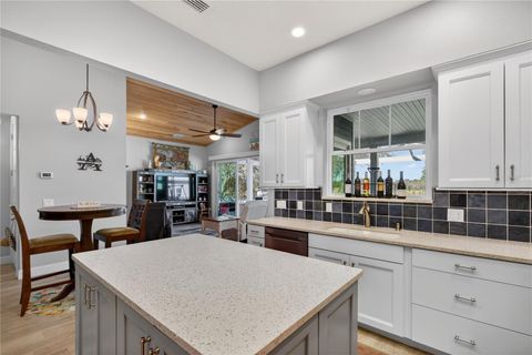 Tiny photo for 264 S Central Avenue, Umatilla, FL 32784 (MLS # G5111097)