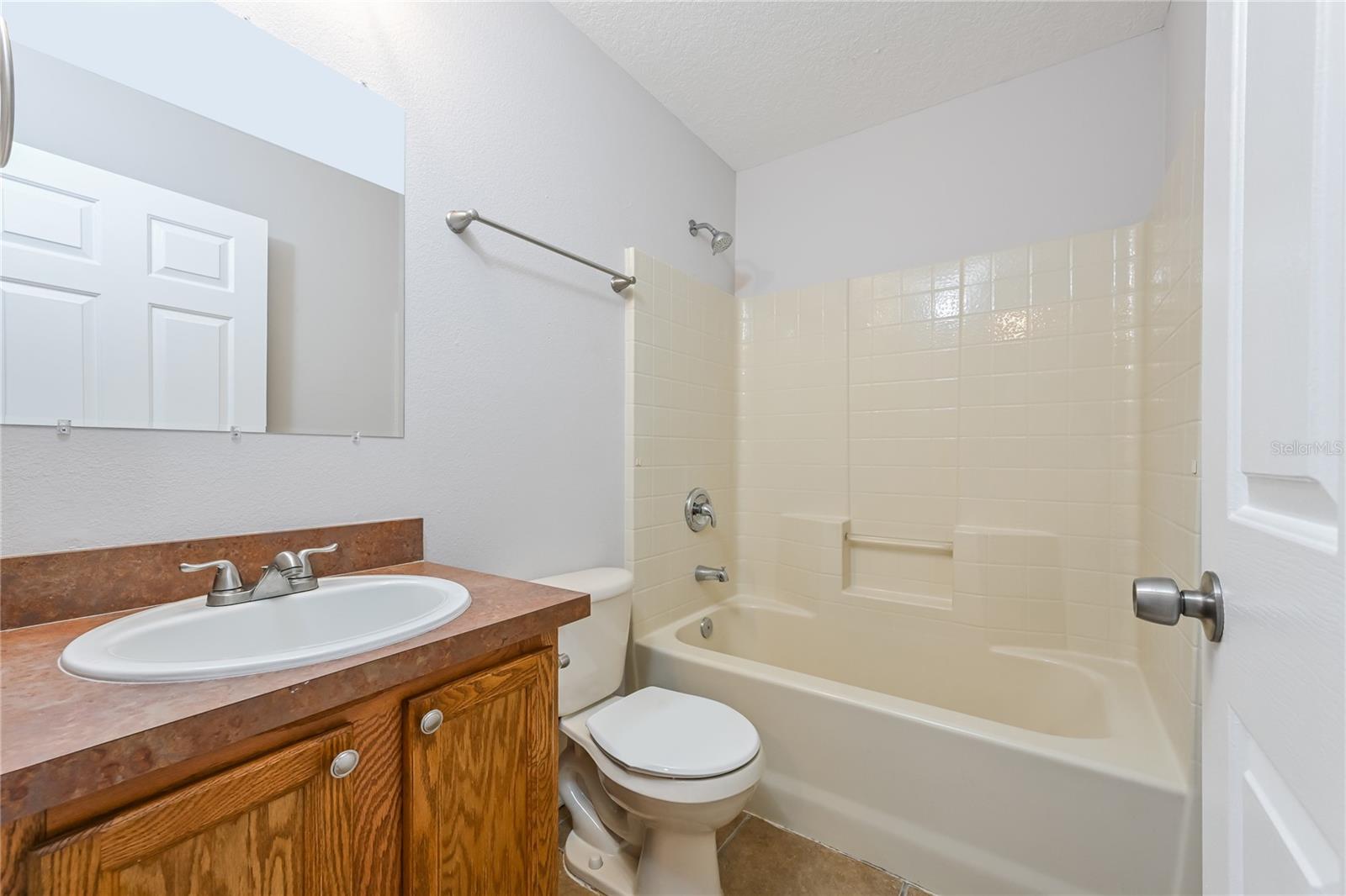 DELONA LAKES UN 32 - Residential Lease