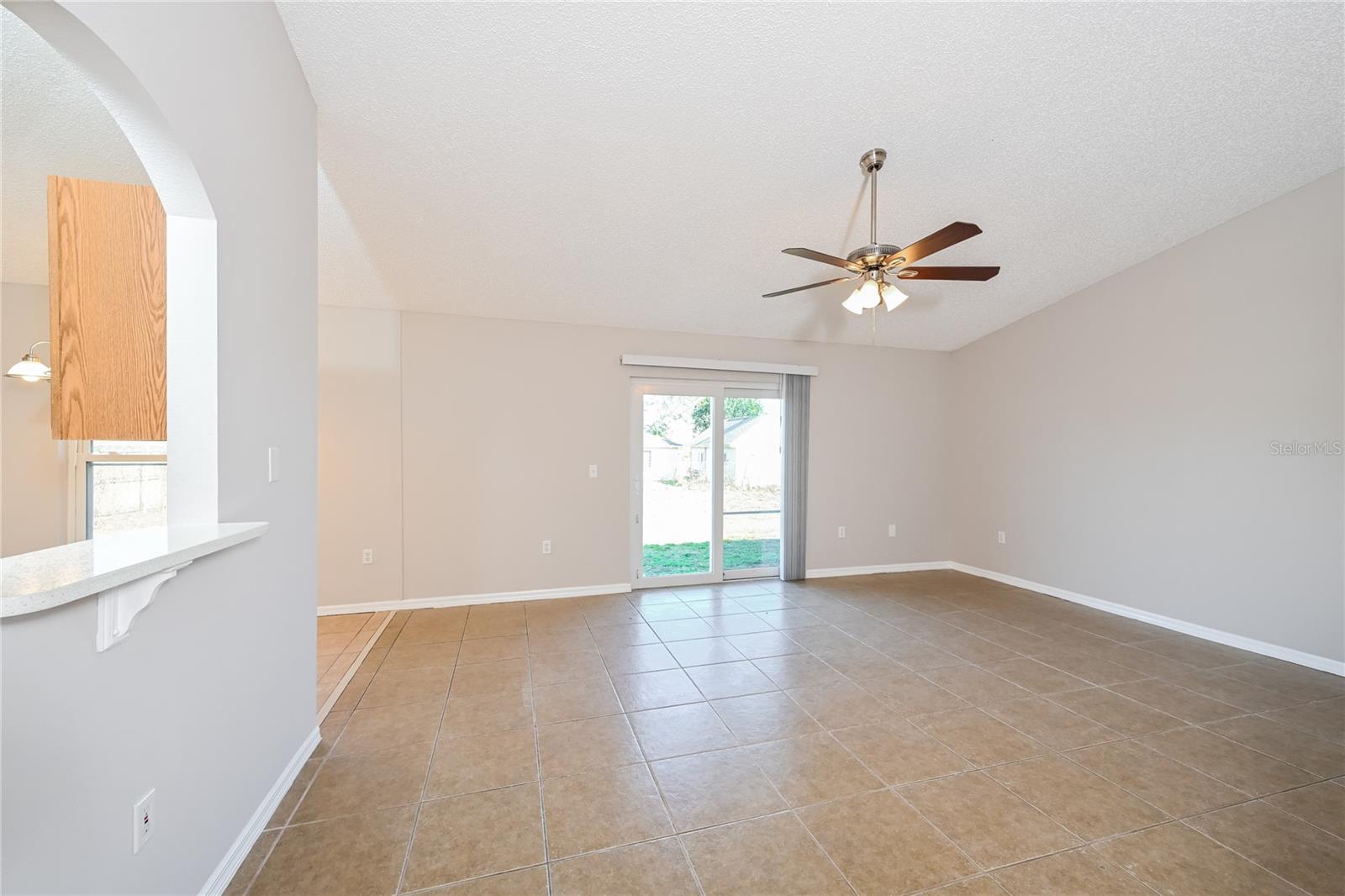 DELONA LAKES UN 32 - Residential Lease