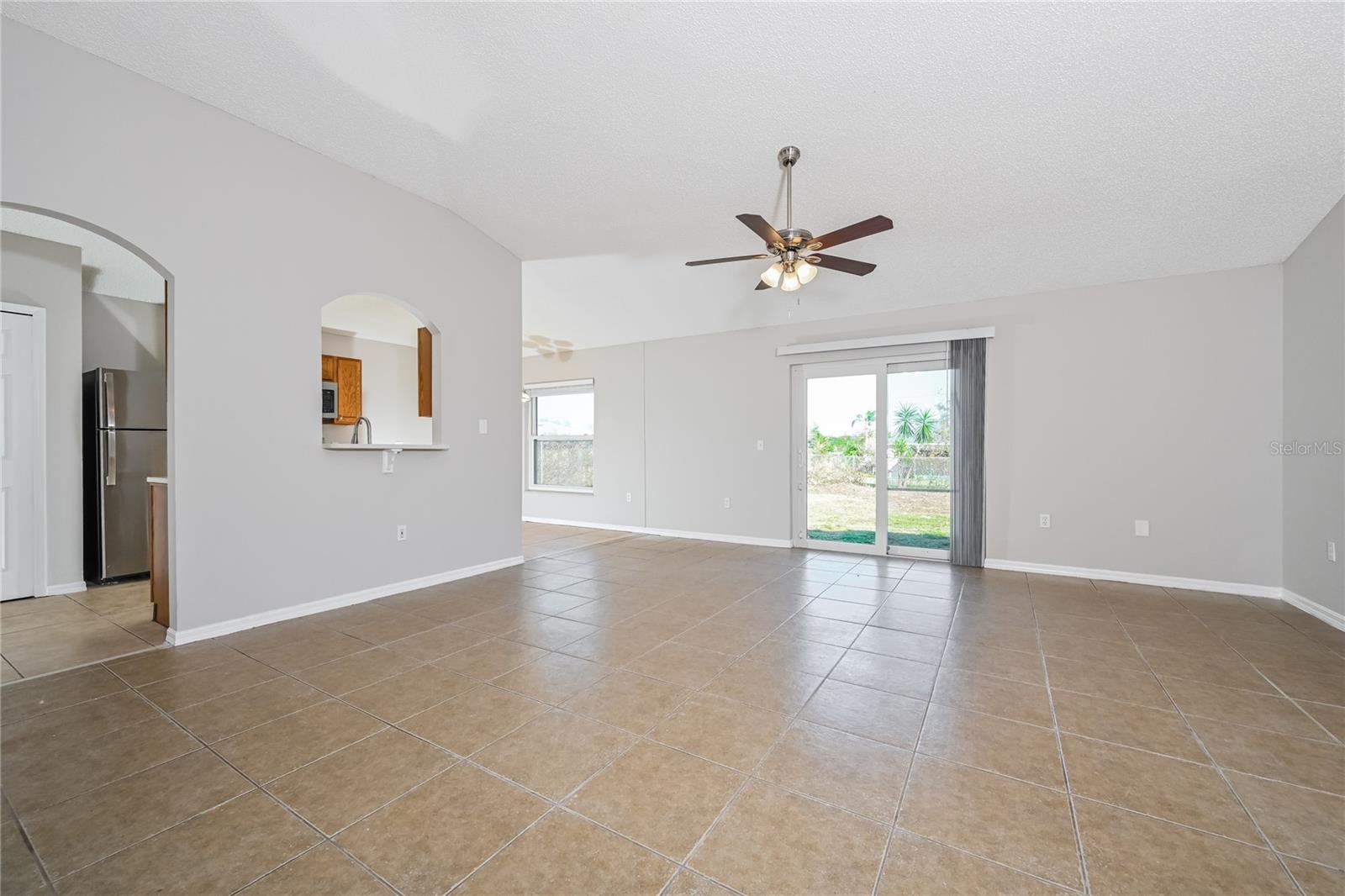 DELONA LAKES UN 32 - Residential Lease