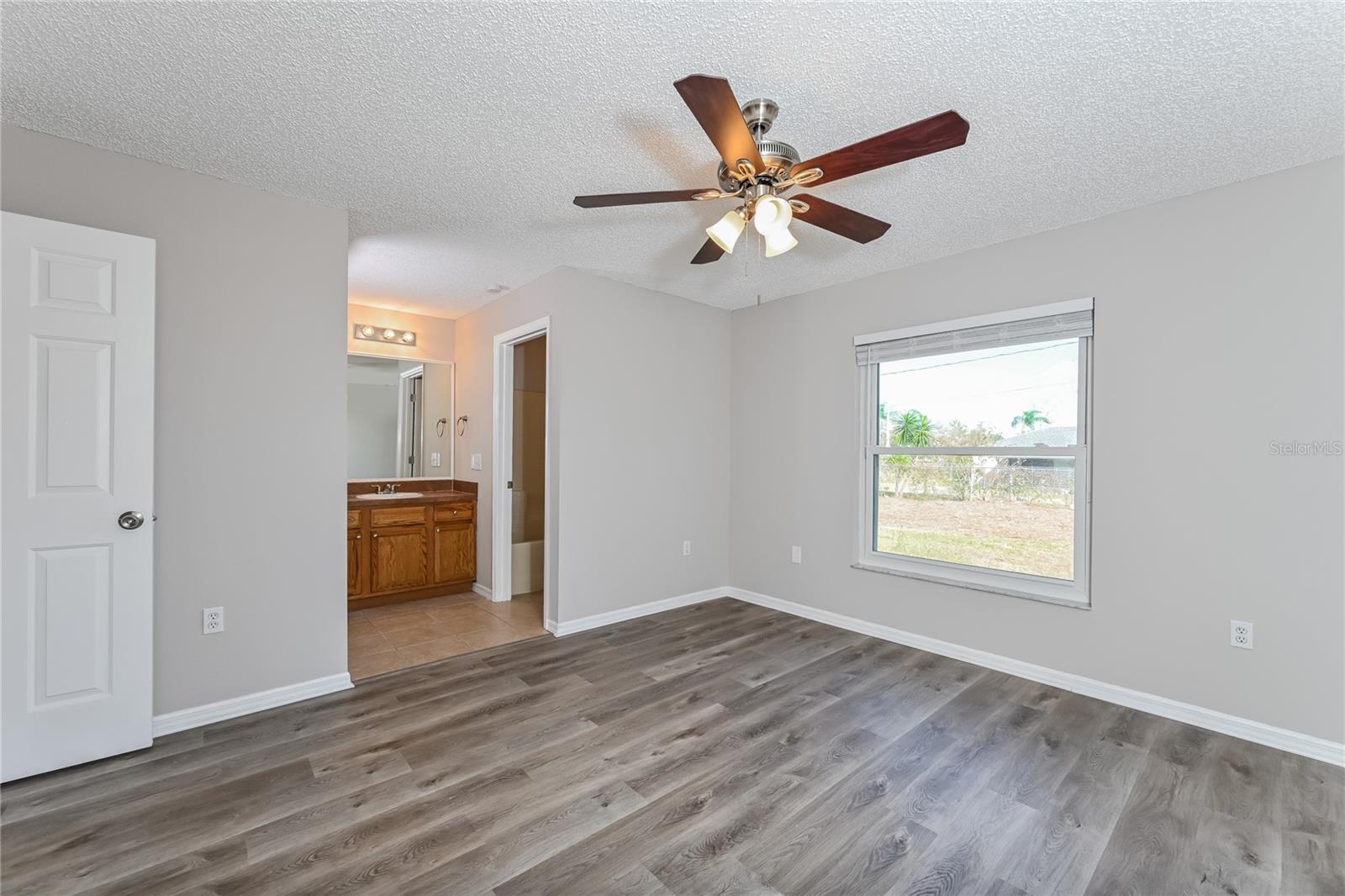 DELONA LAKES UN 32 - Residential Lease