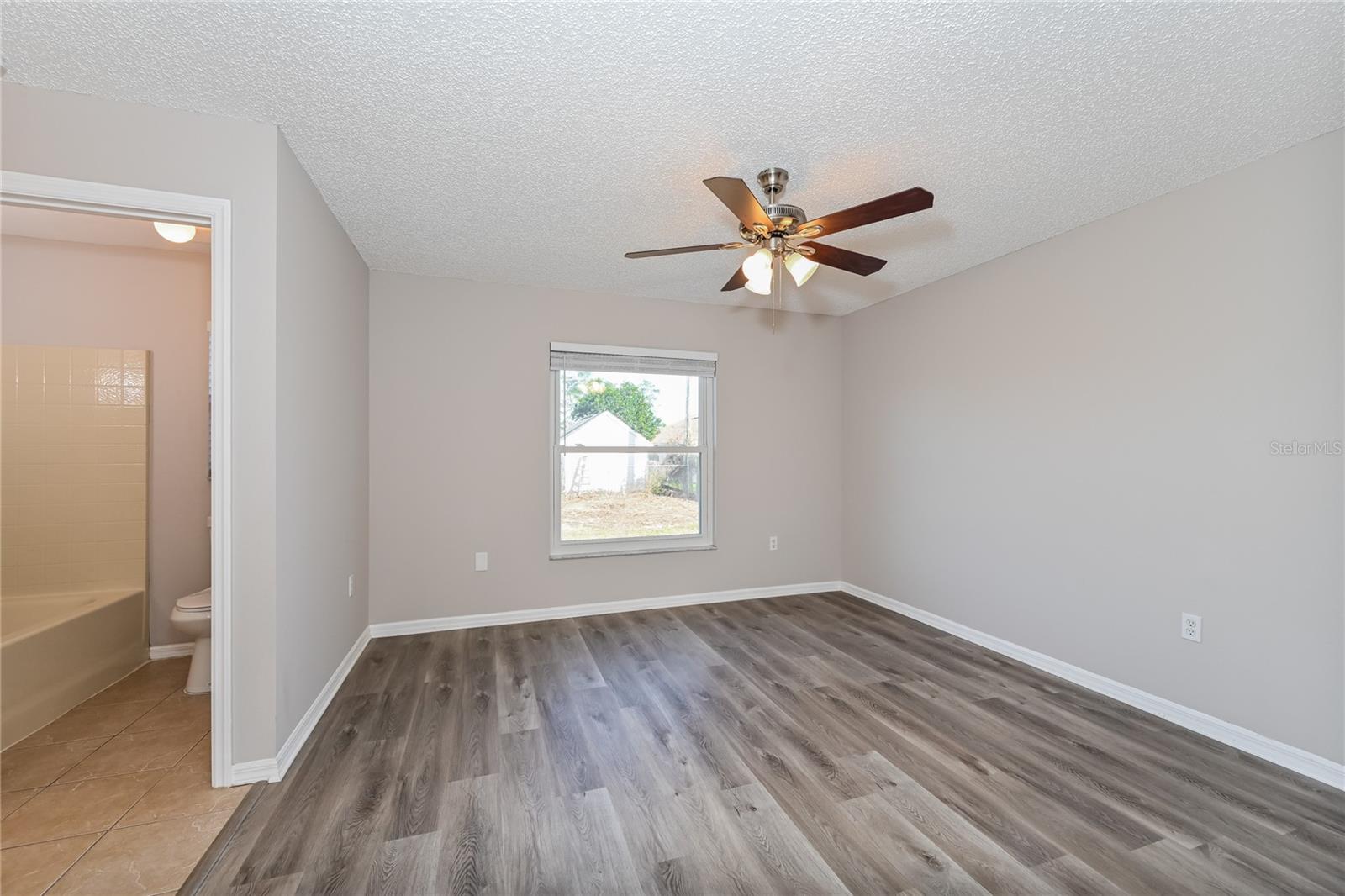 DELONA LAKES UN 32 - Residential Lease