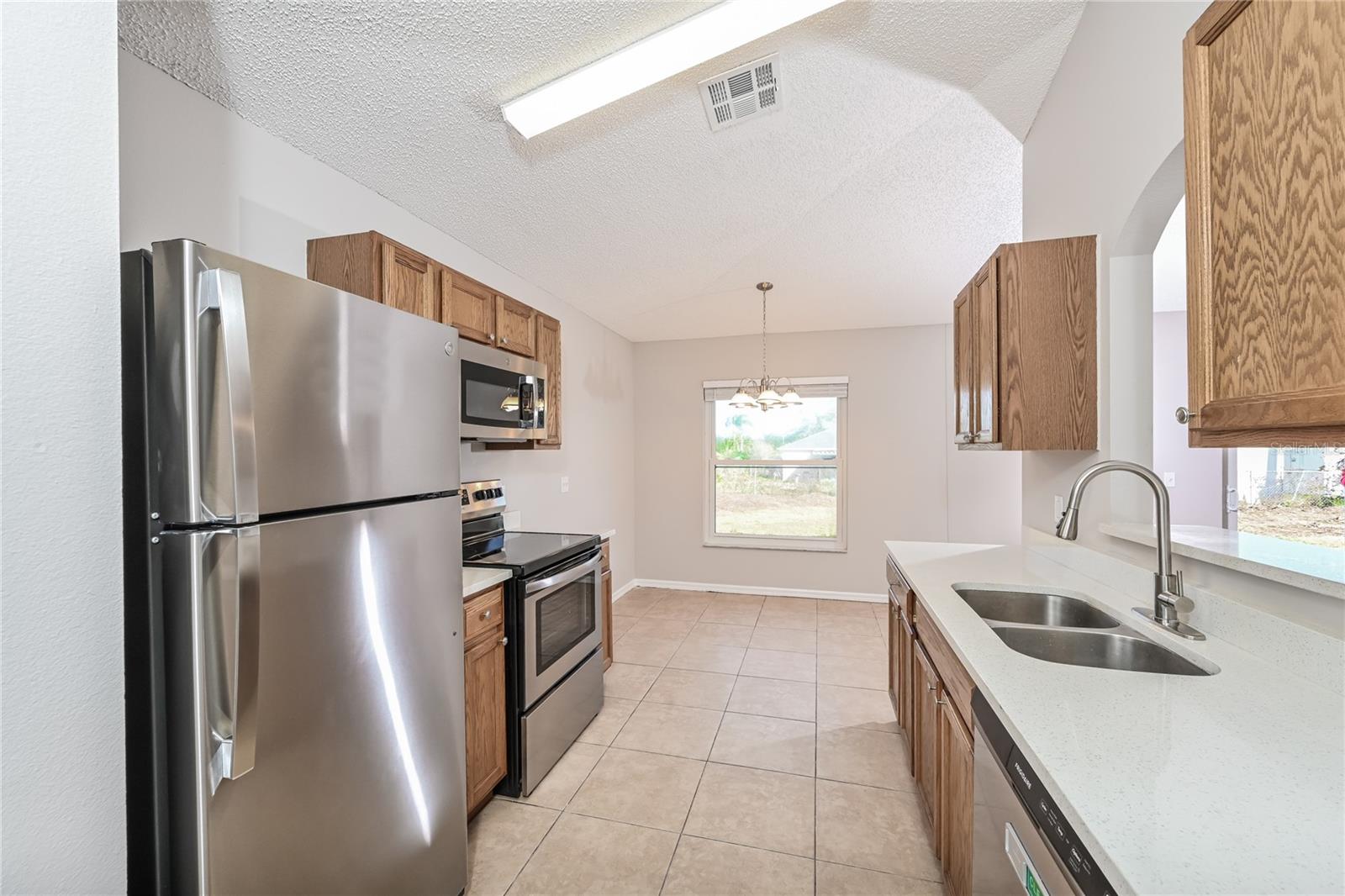 DELONA LAKES UN 32 - Residential Lease