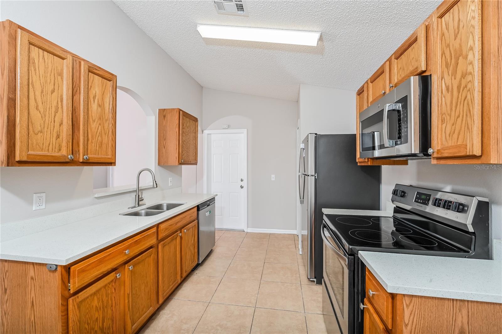 DELONA LAKES UN 32 - Residential Lease