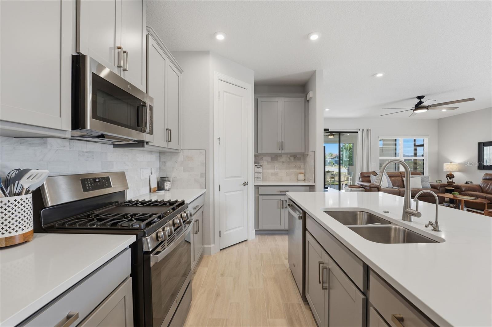 ARTISAN LAKES ESPLANADE PH V SUBPH B & C - Residential