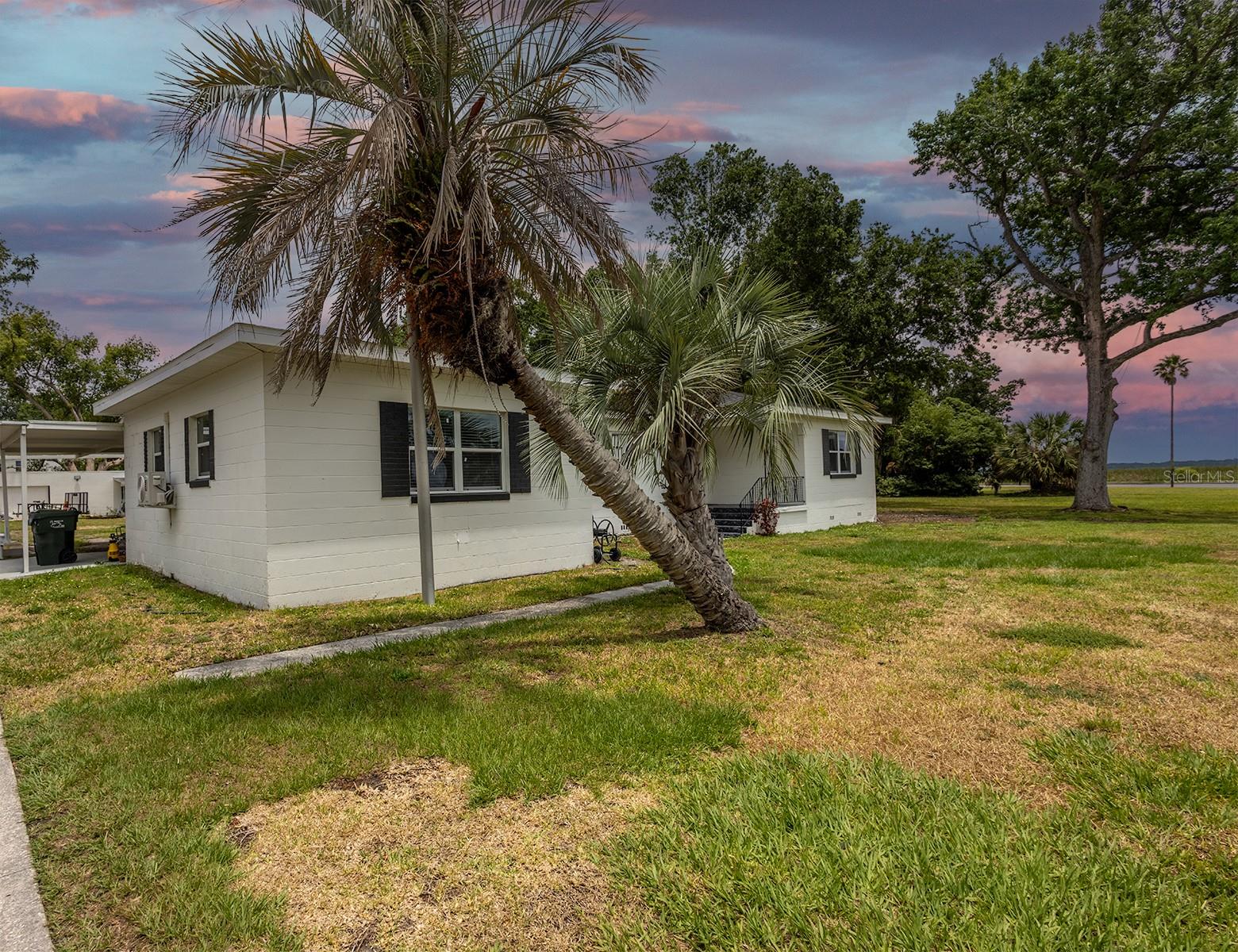 1816 W LAKE PARKER DRIVE